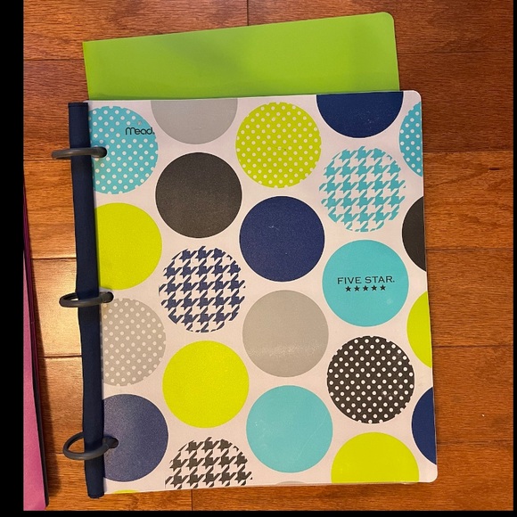 BUNDLE: Notebooks, Folders and Binders - Picture 5 of 11
